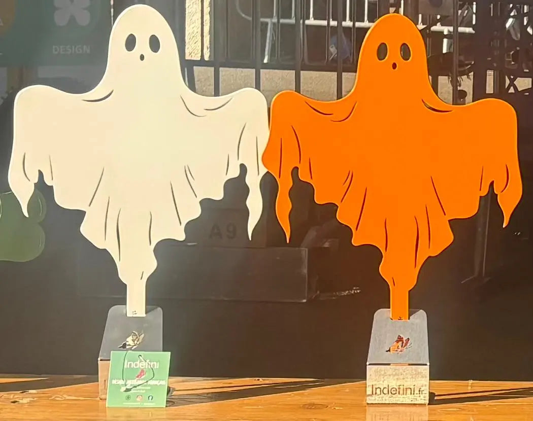 Figurine de fantôme découpé au laser en aluminium à planter en intérieur dans des bacs à fleurs ou en extérieur dans des jardinières ou directement en pleine terre, de couleur blanche, orange citrouille ou noir